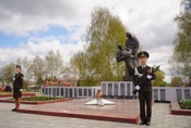 Вечный огонь зажжен сразу на двух мемориалах в Кузбассе